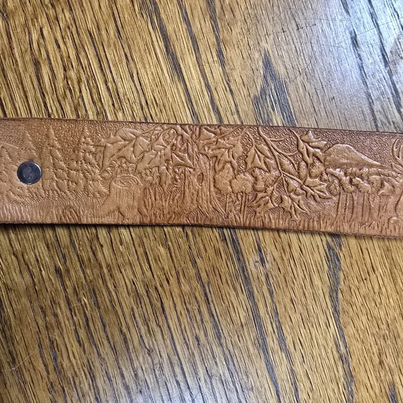 Vintage Western Genuine Leather Tooled Belt Deer Forest Scene Made USA Hunting - Picture 8 of 13